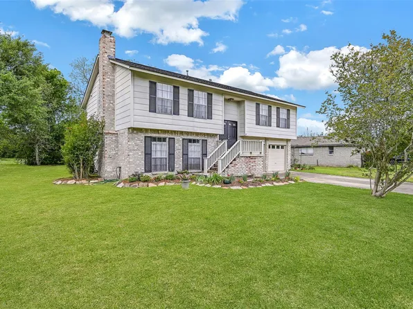 628 E Castle Harbour Dr, Friendswood, TX 77546