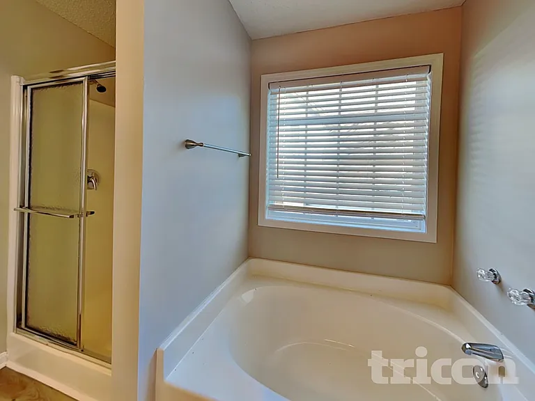114 W Wright St — Photo 8