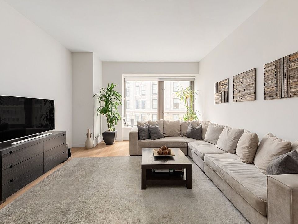 1st image of 75 Wall St APT 21K