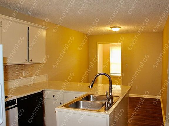 2nd image of 1000 N Red St APT 6