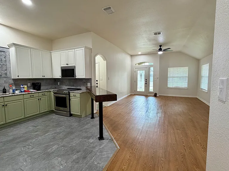 1001 Roberts Bend Ct — Photo 11