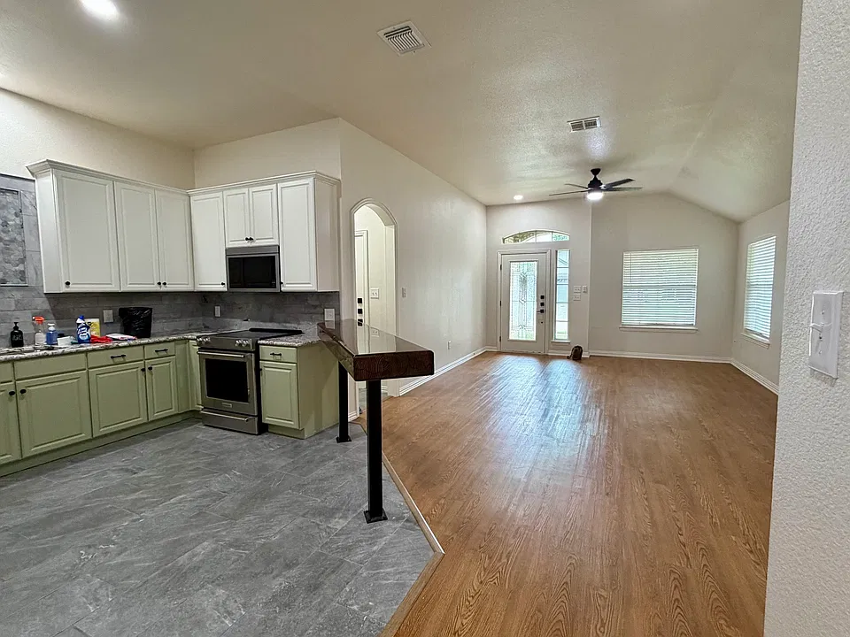 1001 Roberts Bend Ct