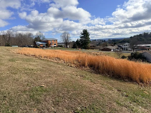 701 Valley Dr, Princeton, WV 24740