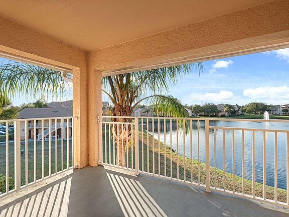 5th image of 271 SW Palm Drive #304