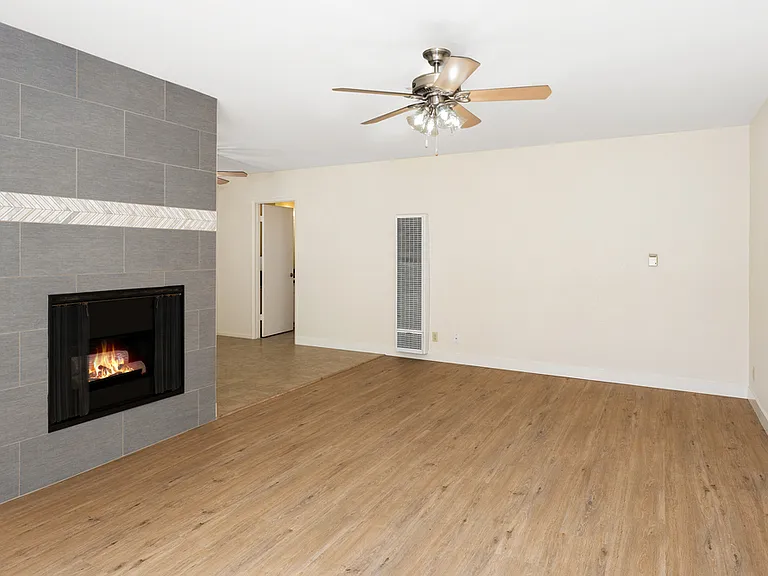 7013 Haskell Ave #203 — Photo 12
