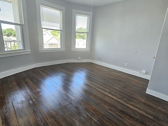 4th image of 36 Hill St Floor 4