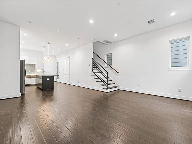 5841 Dolores St — Photo 11