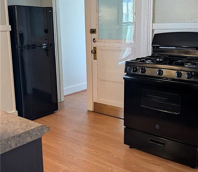 28 Vick Park #B — Photo 8