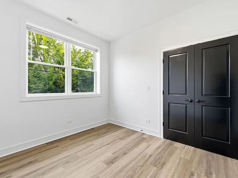 3902 S Lake Park Ave #2 — Photo 18