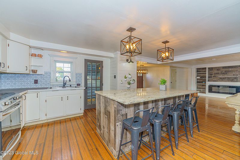 5th image of 43 Hoyt Avenue
