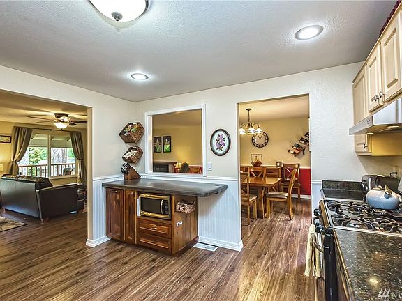 3rd image of 13880 Crestview Cir SW