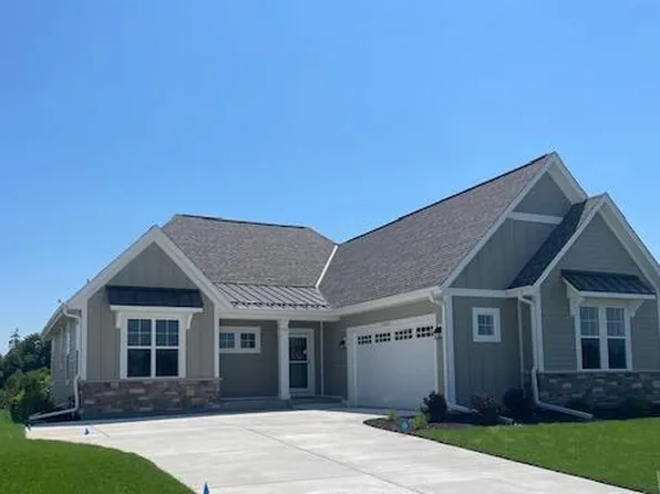 W214N4932 Casey COURT, Menomonee Falls, WI 53051