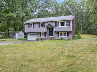 12 Mill Rd, Londonderry, NH 03053