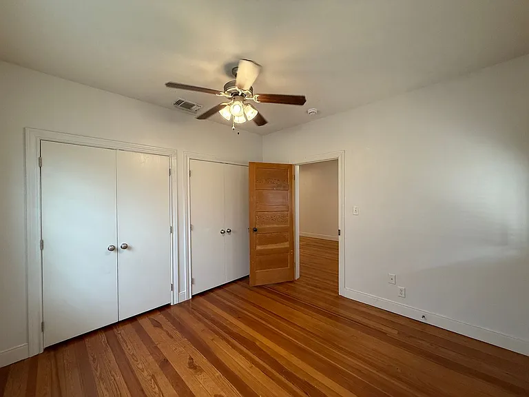 257 E Garza St — Photo 14