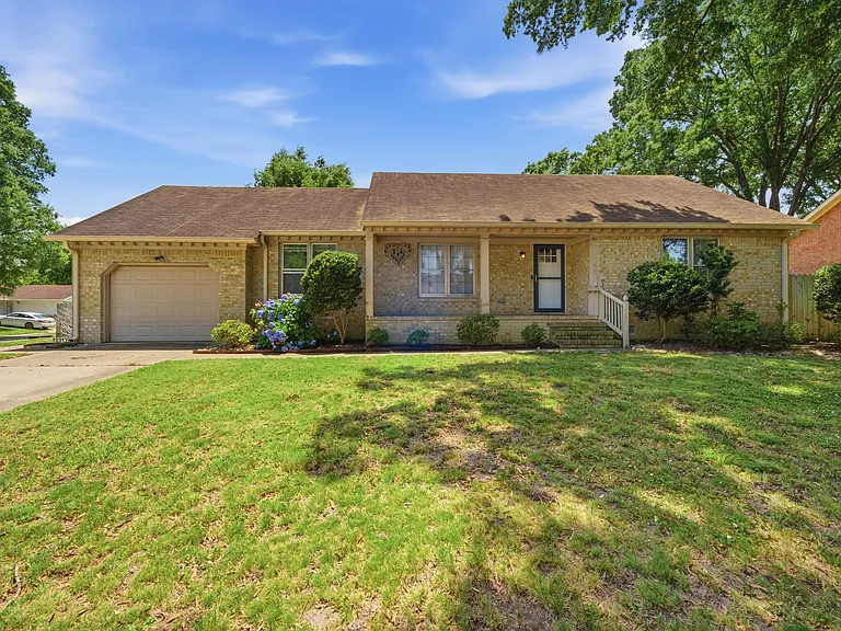 1441 Bayberry Pl — Photo 1