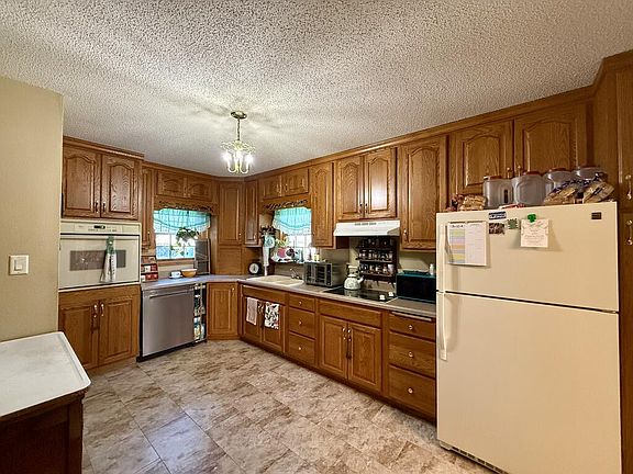 4th image of 2660 220th St