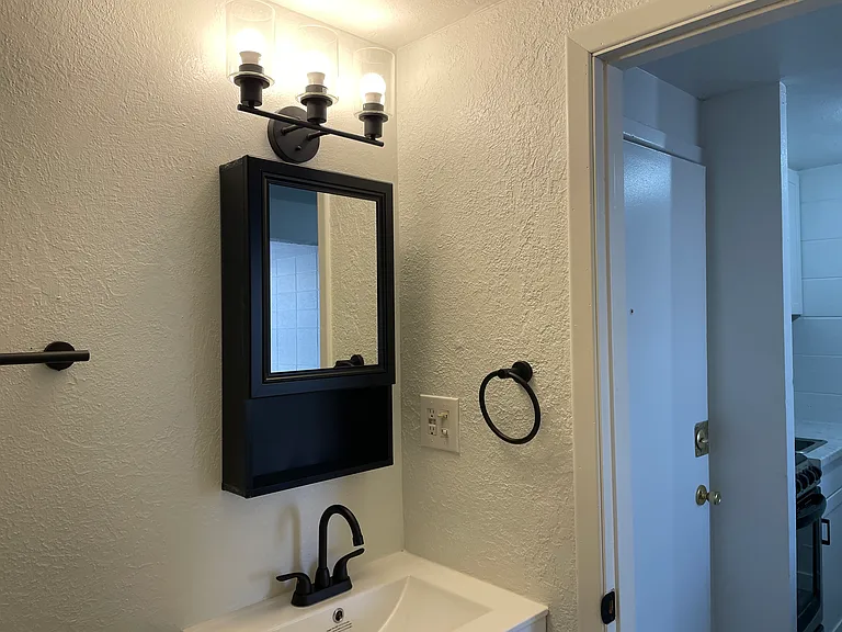 Remodeled, Top End UNM Area Studio Apts. in Great Community — Photo 9