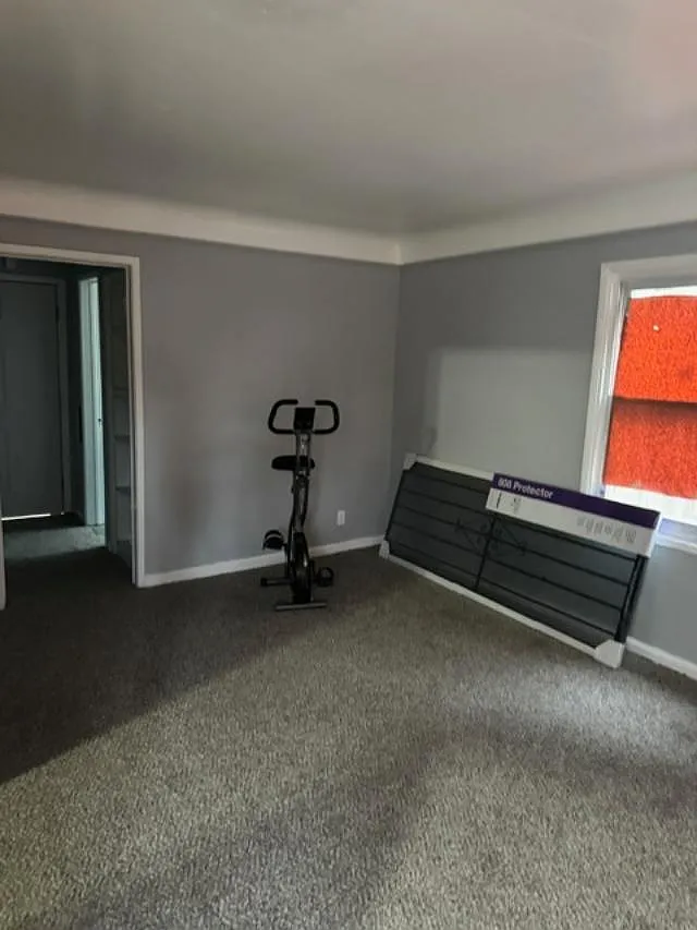 3 bed, 1000 sqft, $1,100 — Photo 3