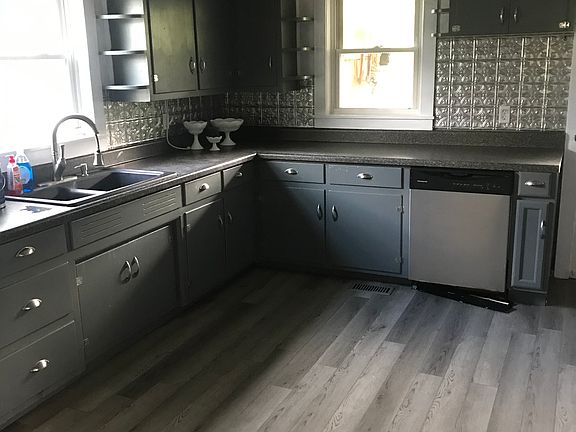5th image of 724 E Main St