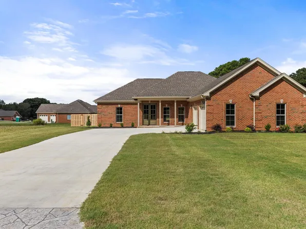 615 Sledmere Dr, Killen, AL 35645