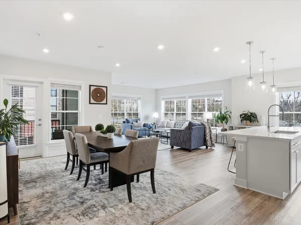 106 Saint Ives Pl Unit 207, Oxon Hill, MD 20745