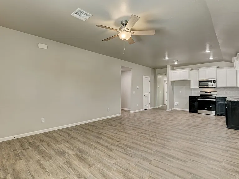 721 League Cir — Photo 8