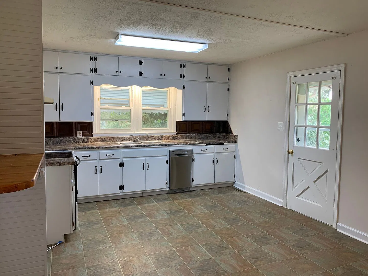 SW Large Home with some Updates, Fenced Back Yard, Large Storage Bldg, Quiet Setting, Convenient ... — Photo 3