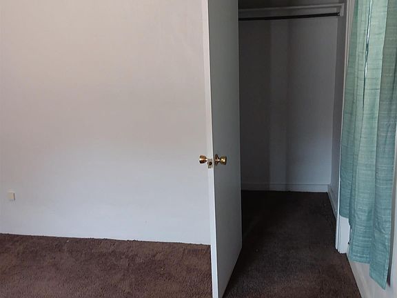 4th image of 314 E Broadway St