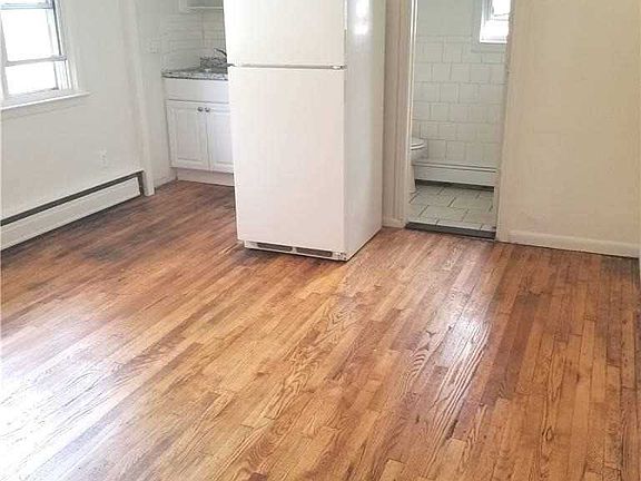 2nd image of 28 Carpenter Ave