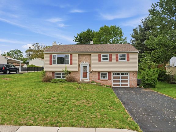 2nd image of 330 Wexford Rd