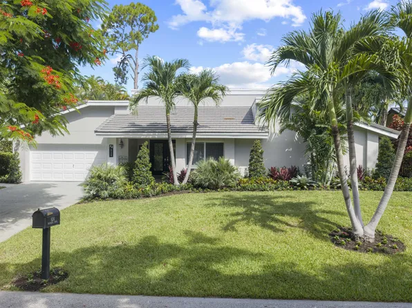 824 Foxpointe Circle, Delray Beach, FL 33445