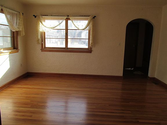 4th image of 210 W Saratoga Ave
