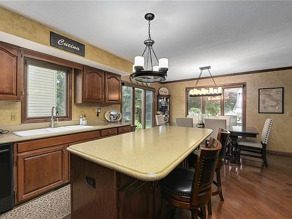 4th image of 30338 Hilliard Blvd
