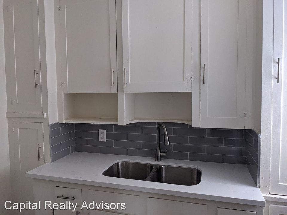 1st image of 1135 E 4th St #8