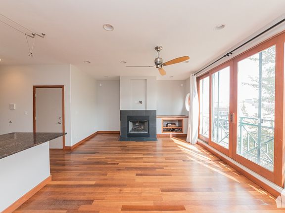 5th image of 856 N Ashland Ave APT 2