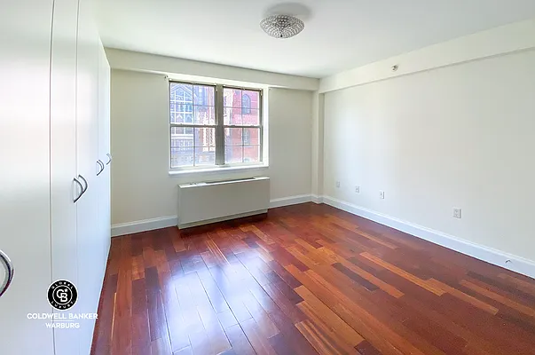 Rented by Coldwell Banker Warburg | media 19