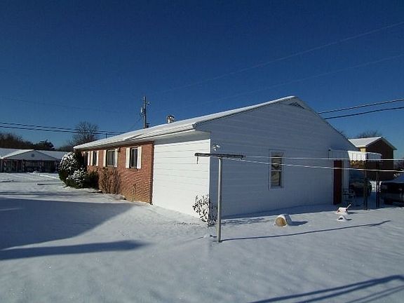 Rear view showing garage (in white)