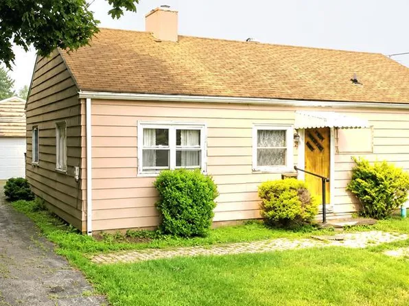 208 Sherwood Dr, Johnstown, PA 15905