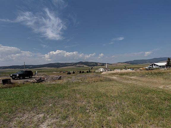4th image of 421 Community Ave