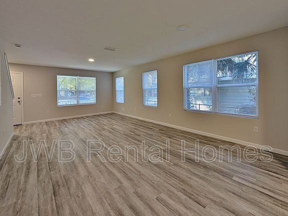 5th image of 1319 Pasco St