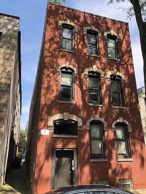 1st image of 819 S Carpenter St APT 3F
