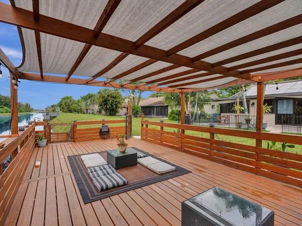 96 Mayfair Lane, Boynton Beach, FL 33426