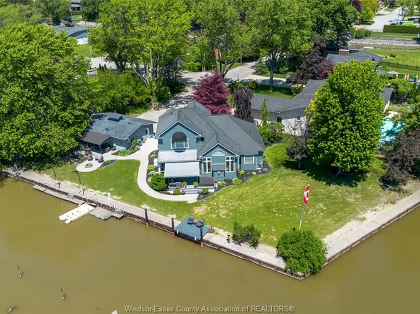 371 Aloha Dr, Tecumseh, ON N8N 1K1