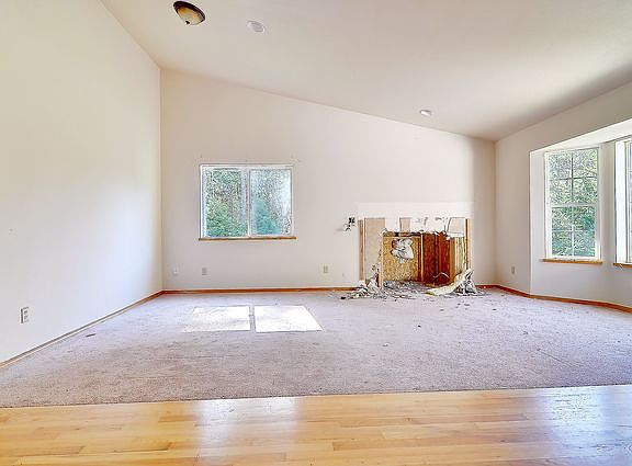 3rd image of 2249 S East Camano Dr