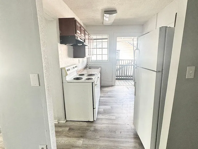 704 Cordova Dr #7 — Photo 5