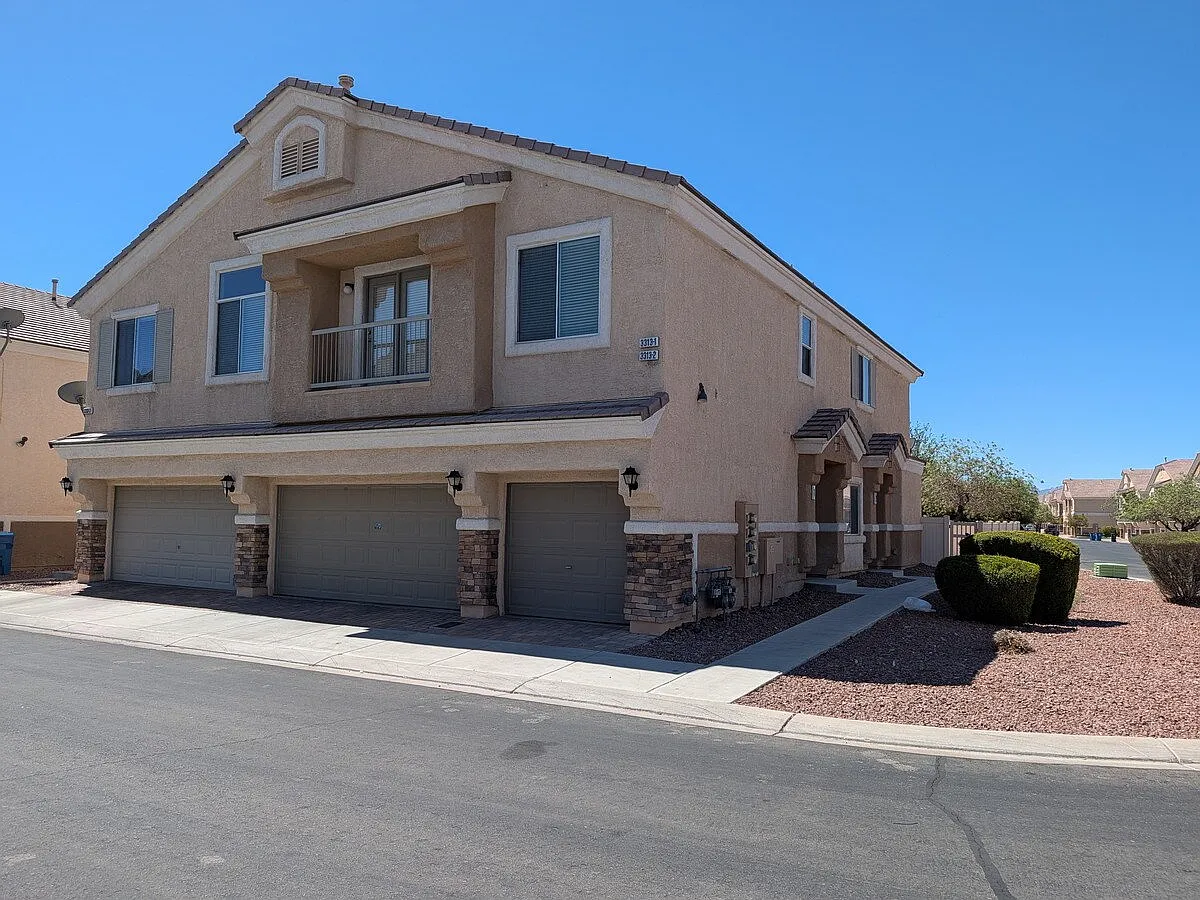 2 bed, 2.5 bath, 1332 sqft, $1,713 — Photo 1