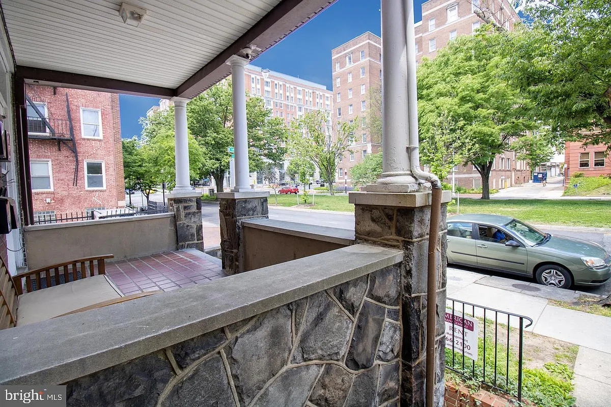 Building Photo - 101 E 33rd St #2
