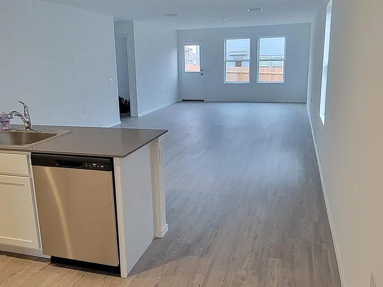 10010 Ana Hts — Photo 7
