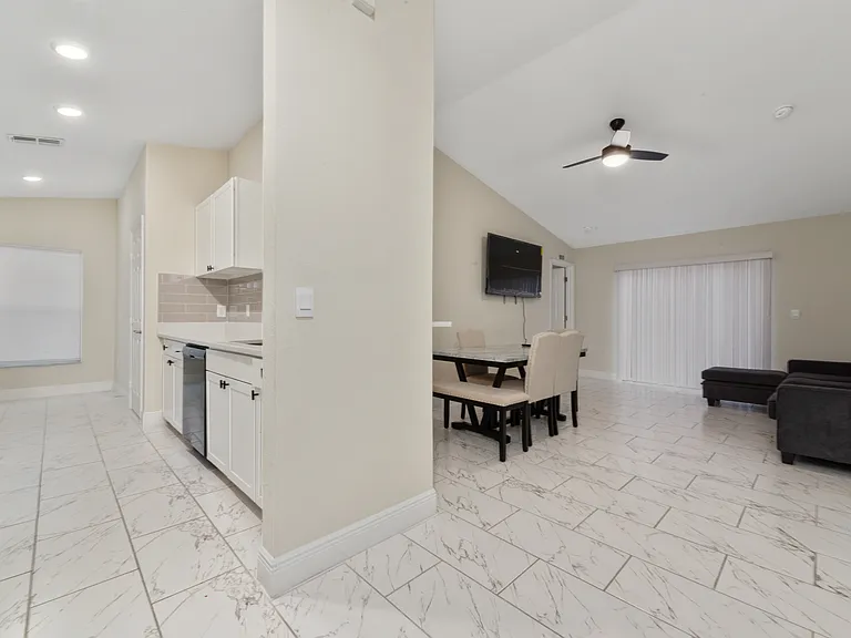 1246 Westwinds Dr — Photo 6