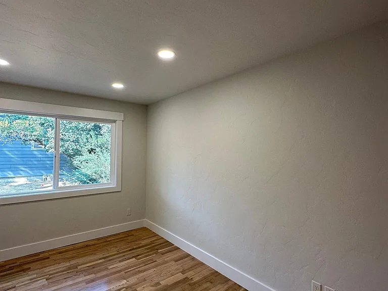 624 NE Olney Ave — Photo 20